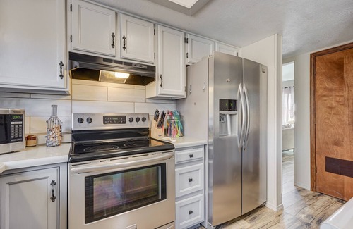 Northwest Colorado Springs House | NEW! Centrally located I Garden of the Gods I Pets