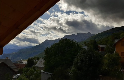 Puy-Saint-Andre Ski Chalet | New chalet near Briançon, very bright, overlooking garden