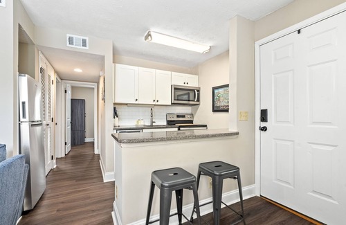 Auburn Apartment | NEW!Charming 2-bedroom apartment in Auburn close to Campus!