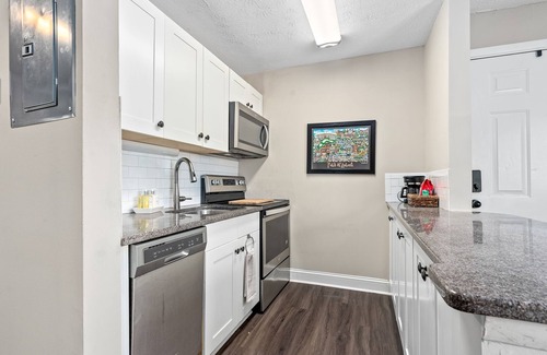 Auburn Apartment | NEW!Charming 2-bedroom apartment in Auburn close to Campus!