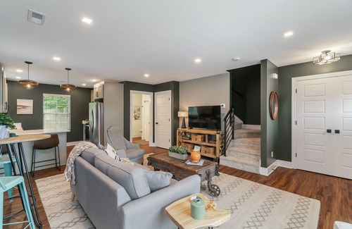 Powell House | New, charming 3-bedroom townhome with all amenities in convenient location