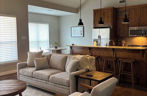 Midland House | NEW! Charming 3-bedroom house in Midland