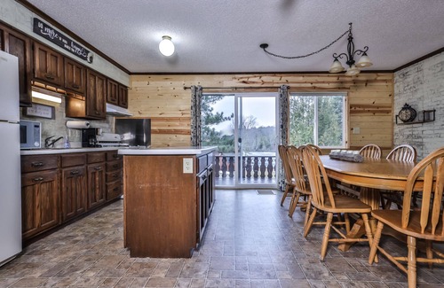 Watersmeet House | NEW! Charming cabin on Cisco Chain of Lakes
