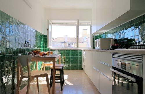 Santo Condestavel Apartment | NEW! Charming Ourique Field Apartment Near the Famous 28 Tram (King Bed)