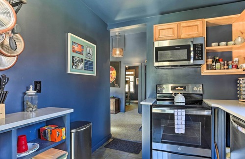 Swan Lake Cottage | NEW! Charming Upstate Escape < 1 Mi to Swan Lake!