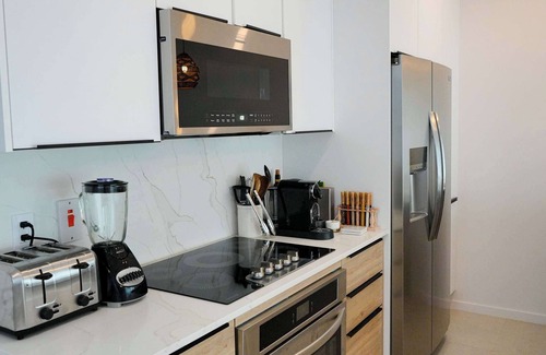 Gibbes House | New CHIC 3BR Villa, Walk to Beach! Pool & Terrace