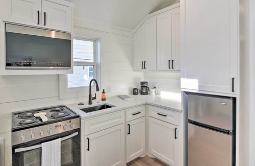 Galveston Cottage | NEW! Chic Galveston Cottage < 2 Miles to Seawall!