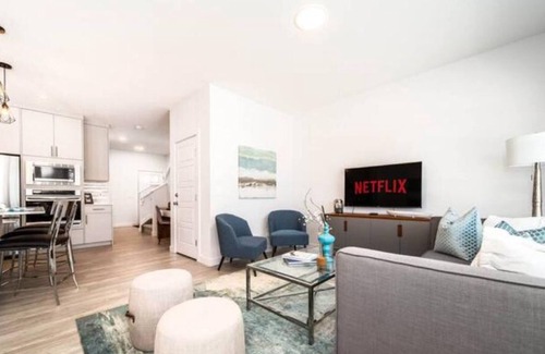 Leduc County House | New - Chic Modern Home - King bed - Foosball - Sleeps 8!
