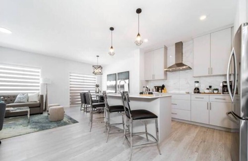 Leduc County House | New - Chic Modern Home - King bed - Foosball - Sleeps 8!