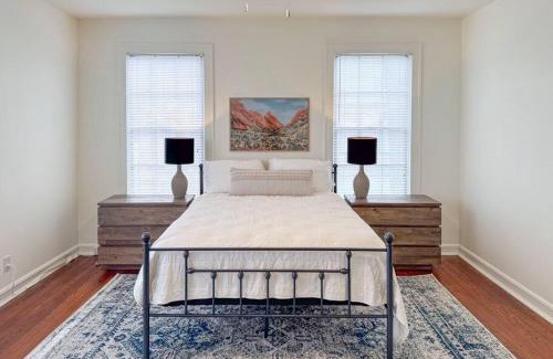 Austin Ave. House | New Comfy Bungalow on Washington-Dedicated Office