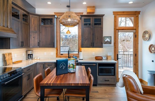 Whitefish House | New! Condo Downtown with rooftop patio, steam shower, mountain views