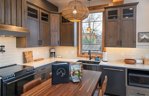 Whitefish House | New! Condo Downtown with rooftop patio, steam shower, mountain views