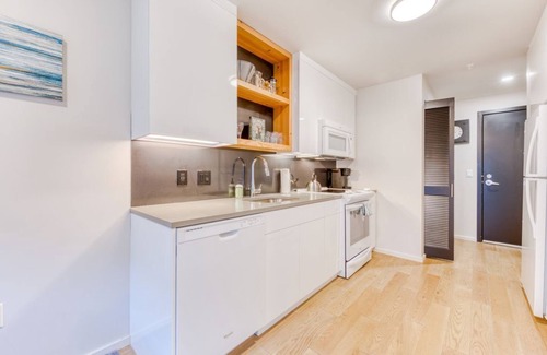 Uptown Condo | New Condo Offers Great Location, Plenty of Services, Walk Everywhere