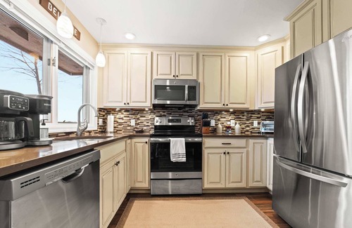 Bellaire House | New, condo stunning Lake View
