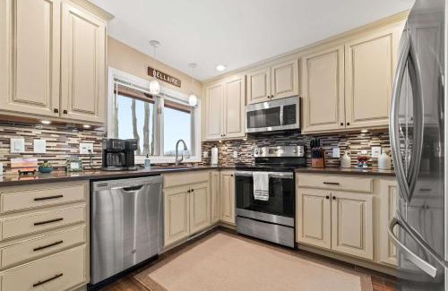 Bellaire House | New, condo stunning Lake View