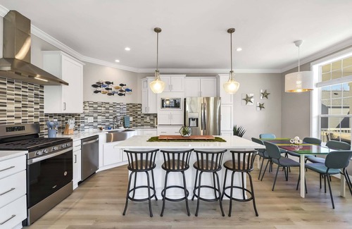 Marblehead Villa | New Construction Villa w/pool in charming Lakeside Marblehead