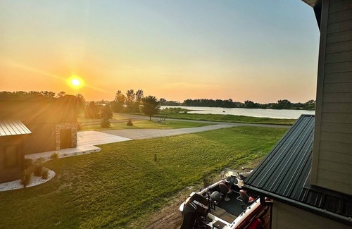 Arlington Cabin | NEW construction 3-bedroom cabin at beautiful Lake Albert with lake access