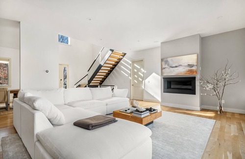 East Hampton House | New Construction East Hampton Luxury; includes vehicle with beach parking pass!