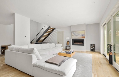 East Hampton House | New Construction East Hampton Luxury; includes vehicle with beach parking pass!