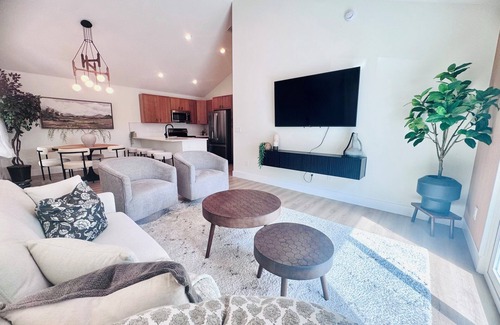 St. Augustine House | NEW Construction! Hot tub, Fire-pit, Grill, 5 mins to Downtown St Augustine