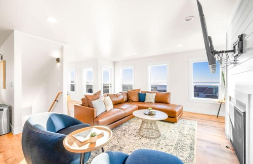 Lincoln City House | New construction in 2025, Ocean View, Hot Tub, Arcade, Sleeps 20