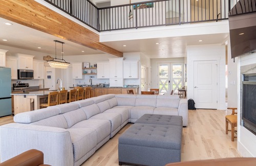 Dingle House | New Construction! North Bear Lake Beach House - 6 bed, 6 bath