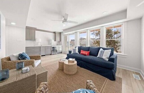 Avalon House | NEW CONSTRUCTION, RENTAL LISTING IN AVALON, FILLING UP QUICKLY!