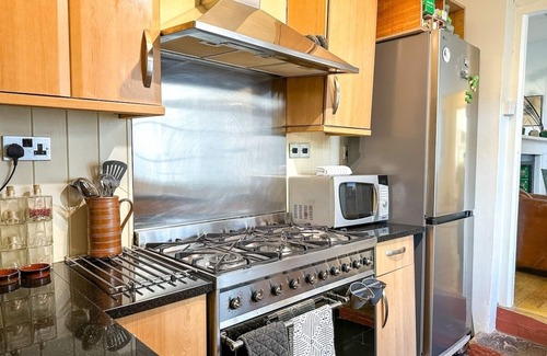 Canterbury House | NEW Cossington House - City Centre 3 Bedroom Home