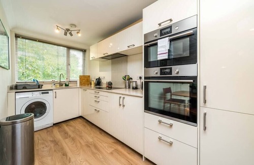 Kew Apartment | NEW Cosy 1BD Flat close to Kew Gardens Richmond