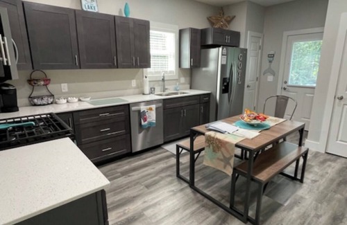 Geneva-on-the-Lake Cottage | New cottage in a quiet residential area! Close to the strip! 7 mi. from Spire.