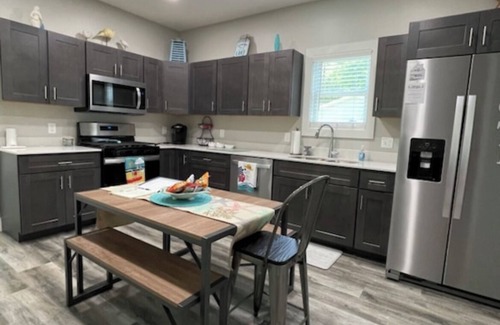Geneva-on-the-Lake Cottage | New cottage in a quiet residential area! Close to the strip! 7 mi. from Spire.