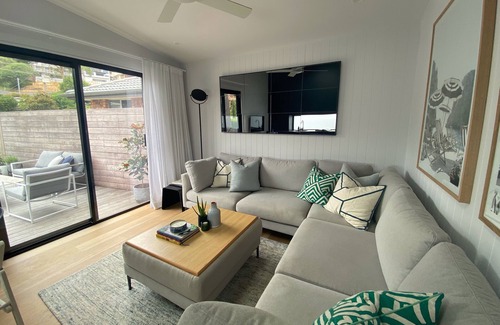 Terrigal Cottage | New cottage w/ outdoor spa/private deck, 10 min walk to Terrigal/Wamberal beach