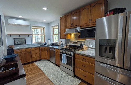 Trenton Cottage | NEW! Cozy 4-bedroom bayside cottage near Acadia - WIFI, AC, and gorgeous views