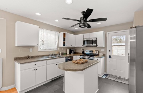 Shorewood-Tower Hills-Harbert Cottage | NEW! Cozy Cottage by the Warren Dunes State Park