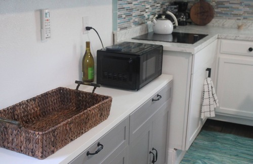Tallahassee Cottage | New Cozy Cottage Guest House at Sloane's Garden Home