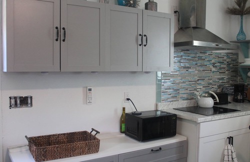 Tallahassee Cottage | New Cozy Cottage Guest House at Sloane's Garden Home