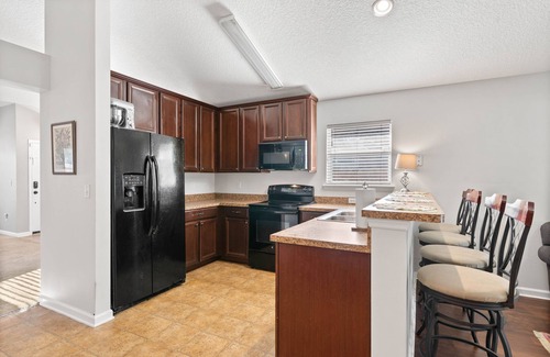 Northside House | NEW! Cozy home w fire pit, minutes from airport! Foosball table & so much more!