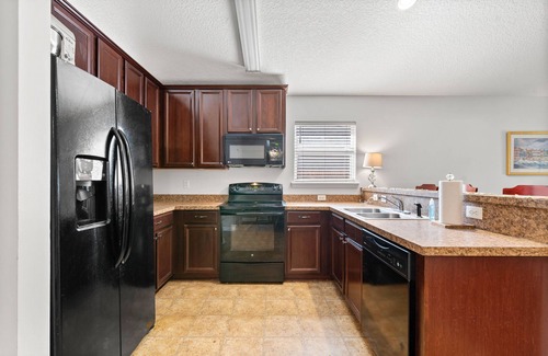 Northside House | NEW! Cozy home w fire pit, minutes from airport! Foosball table & so much more!
