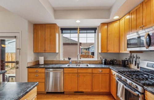 Longmont House | NEW! Cozy home with jacuzzi tub, fireplace and gym