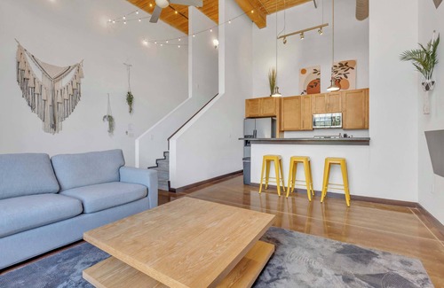 Arcadia Apartment | NEW! Cozy mill loft w/2 king beds, gym & pool