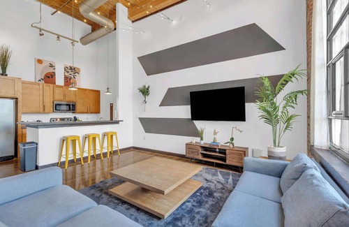 Arcadia Apartment | NEW! Cozy mill loft w/2 king beds, gym & pool