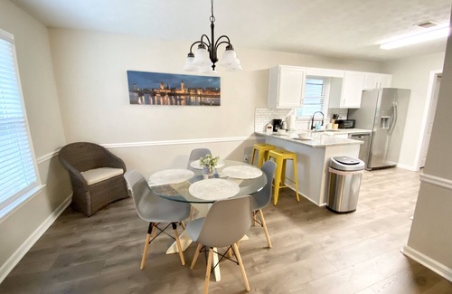 Buford House | 💥NEW⚡️Cozy Modern Trendy Home of Buford 3 mins from Mall of GA🌟