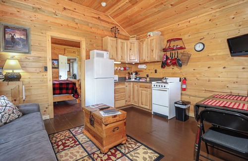 Grand Lake Cabin | NEW Cozy Pet-Friendly 1 bedroom in the Heart of Grand Lake