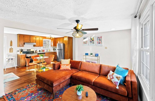 Luray Cabin | NEW Cozy Secluded Mountain Cabin: Hot Tub with Views, Pets OK, Firepit & Smores