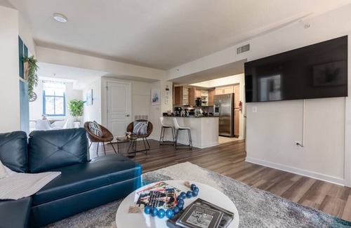 Aurora Highlands Apartment | NEW! CozyGram DLuxe-WiFi-DCA-Amazon HQ