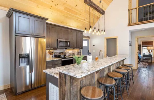Vilas House | NEW Creekside 4-BR Modern Cabin with Hot Tub, Fire Pit, Grill, 2+ Acre field!