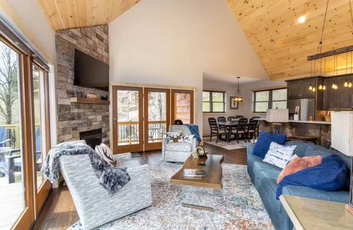 Vilas House | NEW Creekside 4-BR Modern Cabin with Hot Tub, Fire Pit, Grill, 2+ Acre field!