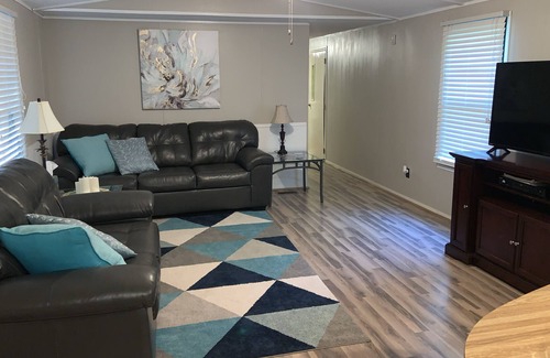 Penhook House | *NEW* Cute & simple SML retreat with wake-free cove & boat ramp within 100 yards