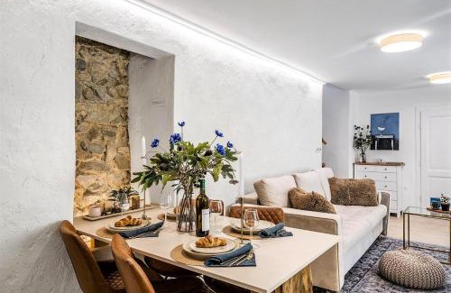 Old Town Apartment | NEW Design & High Standard Apt from 16th Century in Old Town-FREE Parking