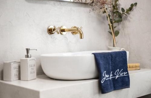 Old Town Apartment | NEW Design & High Standard Apt from 16th Century in Old Town-FREE Parking
